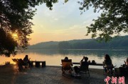 开封“移动卧室”重塑旅行方式 “Z世代”爱上车轮上的家
