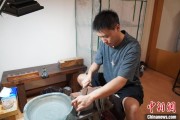 开封成都“90后”小伙“十年磨一剑”：从爱好者到守艺人 传播中国文化