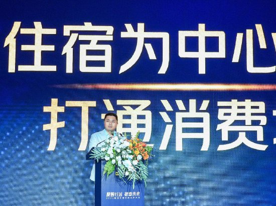 美团旅行发(🐵)布国内首个酒店商家AI工具“美团既白”